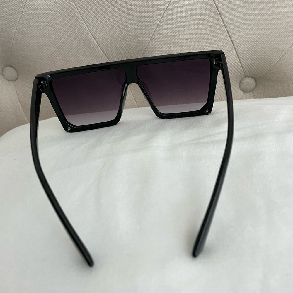 Oversized Square Sunglasses | Black - Picture 5 of 9